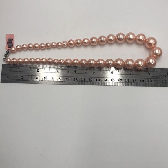 Blush Peachy Pink pearl necklace and stud earring set - Picture 6 of 6